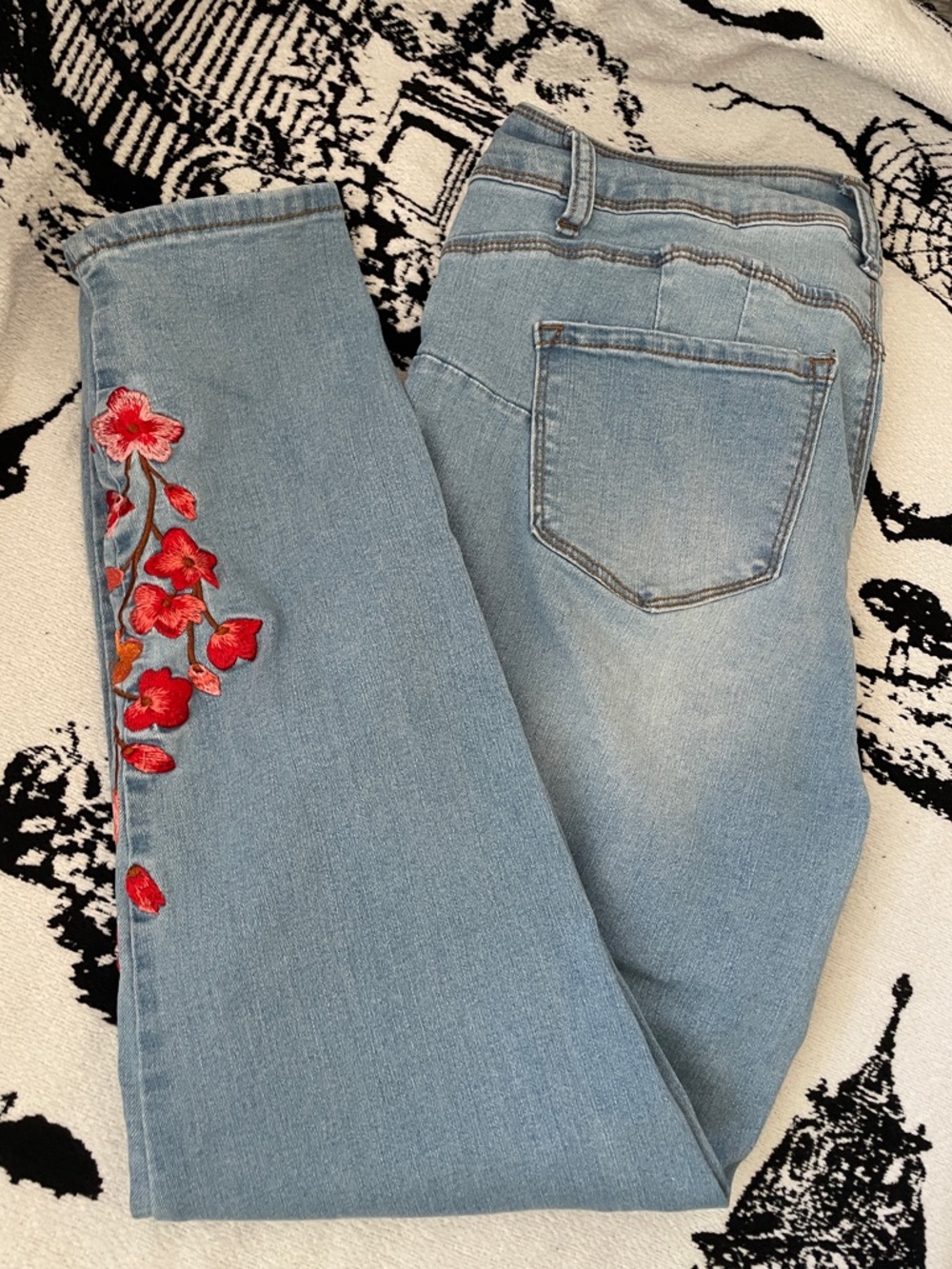 Floral Light blue Wash Jeans Red Flower Embroidery Sandpiper 16W 16 embroidered